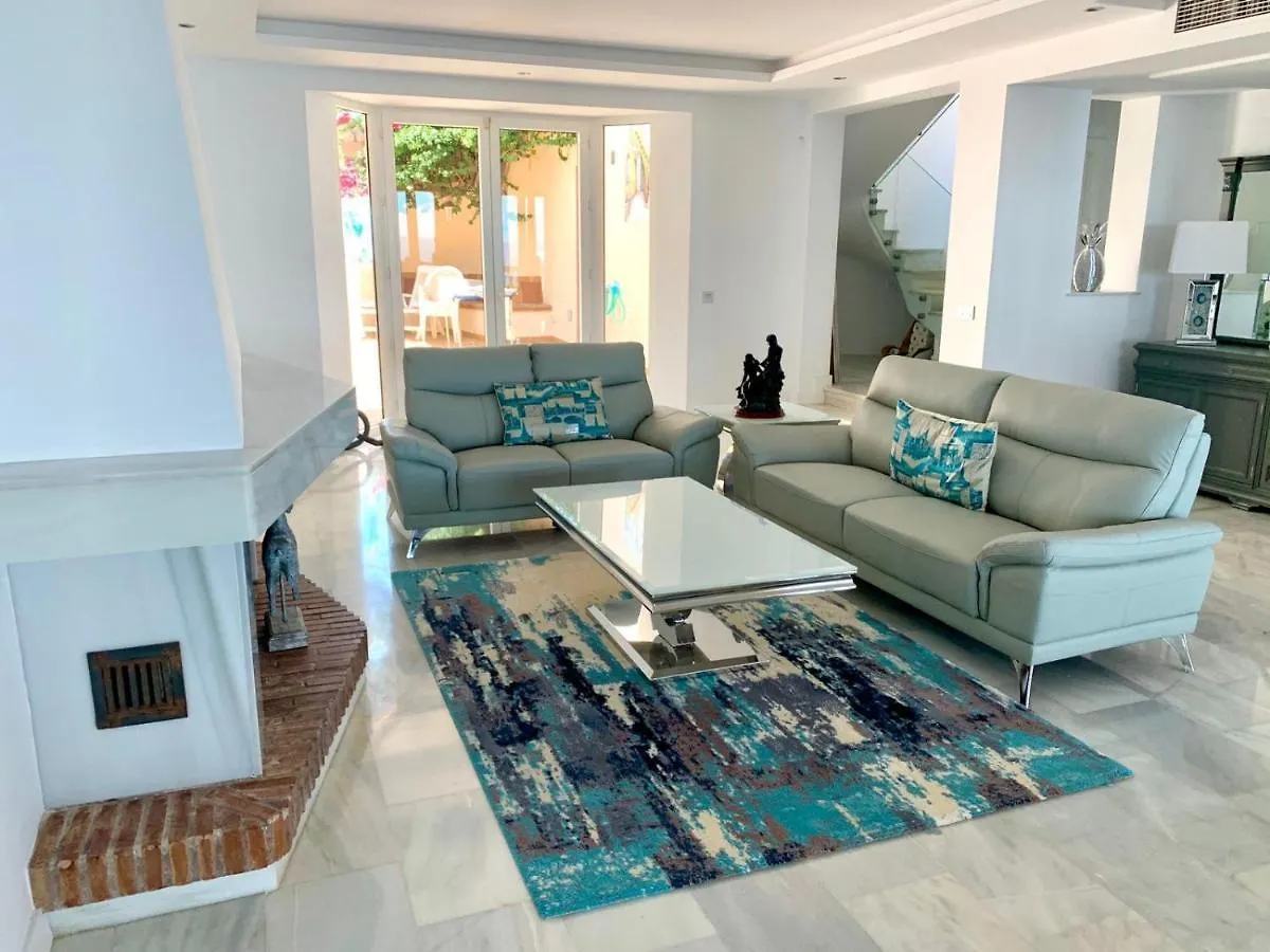 Villa Monterray, Royal Beach, Calahonda - Beach Front Villa Sitio de Calahonda