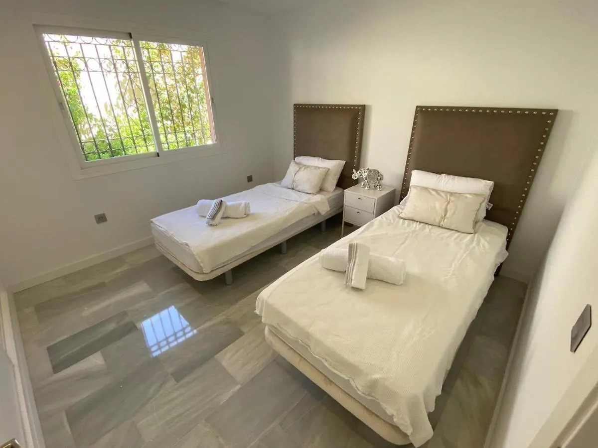 Villa Monterray, Royal Beach, Calahonda - Beach Front Villa Sitio de Calahonda