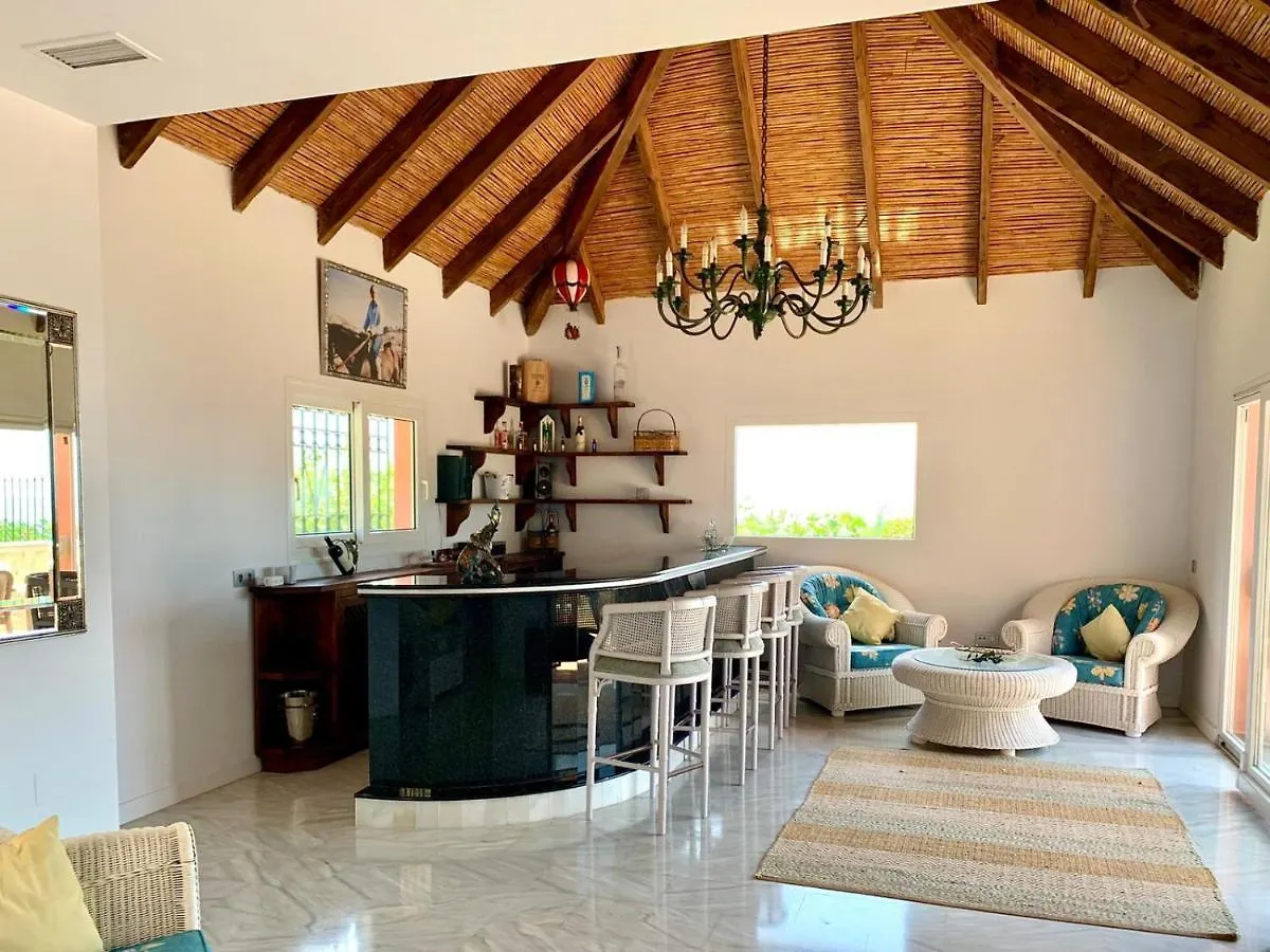 Villa Monterray, Royal Beach, Calahonda - Beach Front Villa Sitio de Calahonda