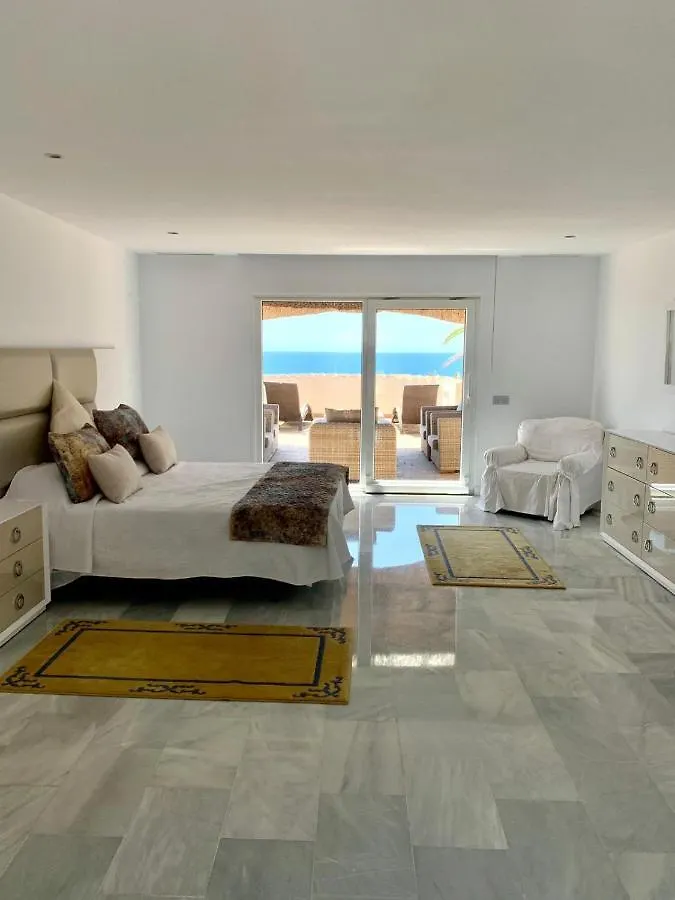 Villa Monterray, Royal Beach, Calahonda - Beach Front Villa Sitio de Calahonda