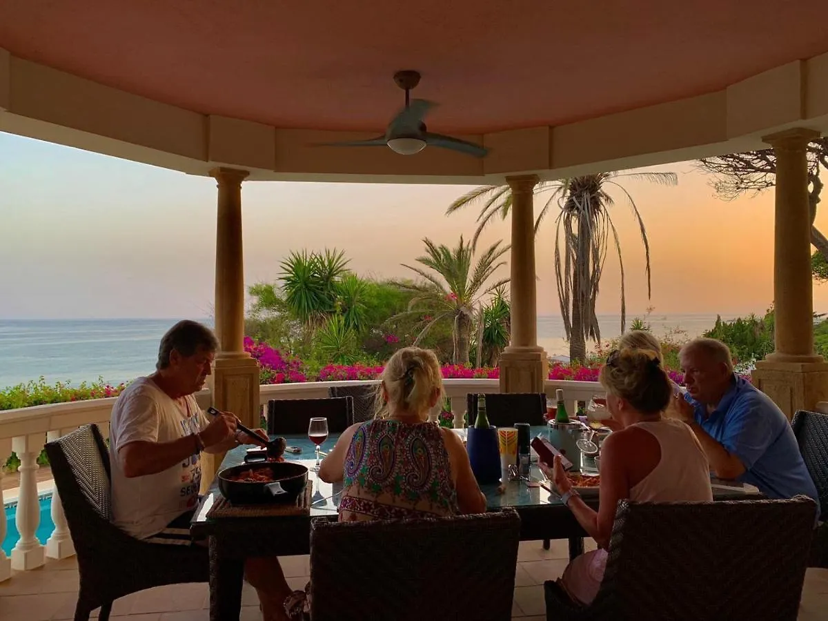 Villa Monterray, Royal Beach, Calahonda - Beach Front Villa Sitio de Calahonda