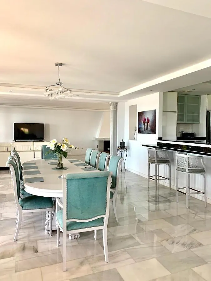 Villa Monterray, Royal Beach, Calahonda - Beach Front Villa Sitio de Calahonda Spain