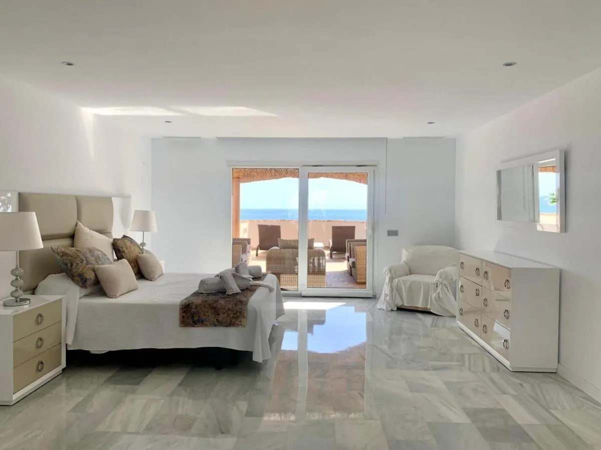 Villa Monterray, Royal Beach, Calahonda - Beach Front Villa Sitio de Calahonda