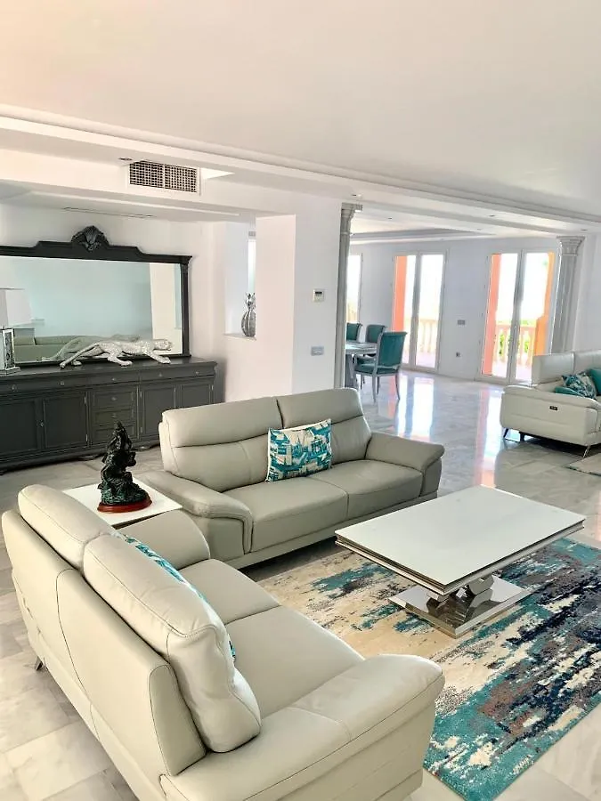 Villa Monterray, Royal Beach, Calahonda - Beach Front Villa Sitio de Calahonda