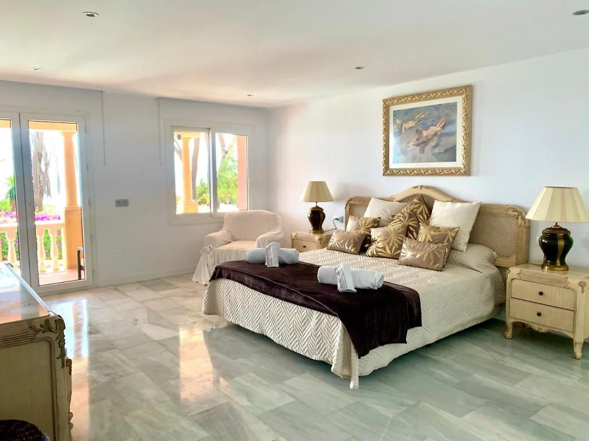 Villa Monterray, Royal Beach, Calahonda - Beach Front Villa Sitio de Calahonda