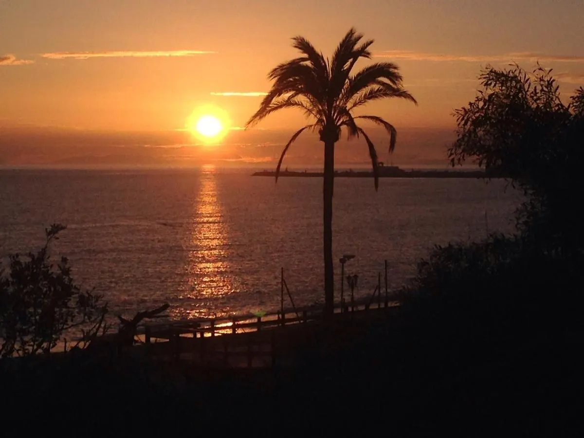 Villa Monterray, Royal Beach, Calahonda - Beach Front Villa Sitio de Calahonda